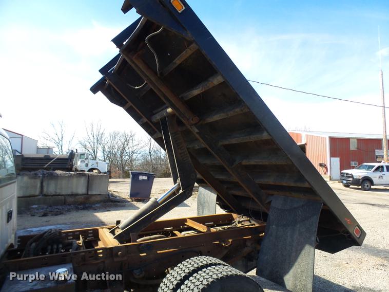 image for item CC9099 2001 Ford F550 Super Duty flat dump bed truck