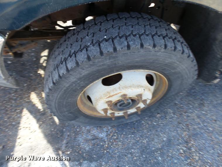 image for item CC9099 2001 Ford F550 Super Duty flat dump bed truck