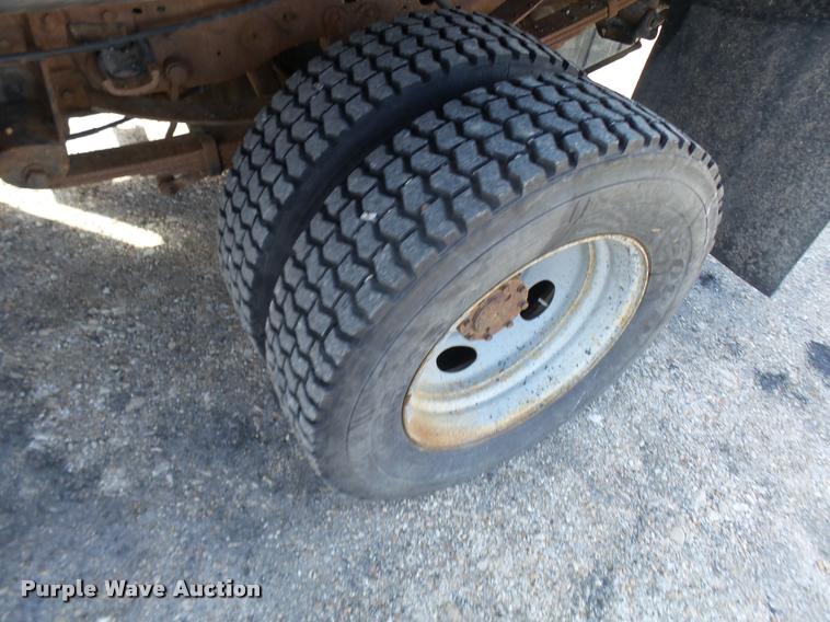 image for item CC9099 2001 Ford F550 Super Duty flat dump bed truck