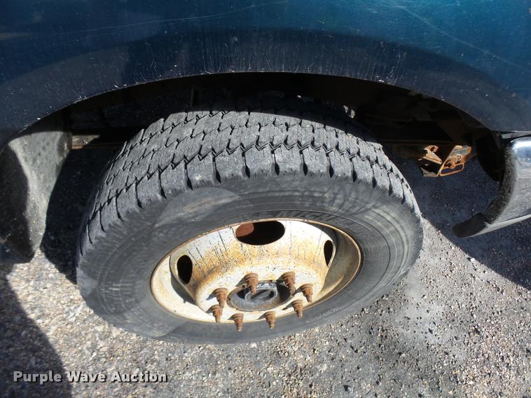 image for item CC9099 2001 Ford F550 Super Duty flat dump bed truck