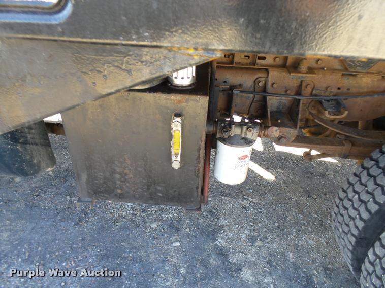 image for item CC9099 2001 Ford F550 Super Duty flat dump bed truck