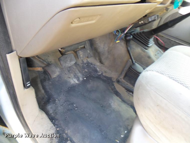 image for item CC9099 2001 Ford F550 Super Duty flat dump bed truck