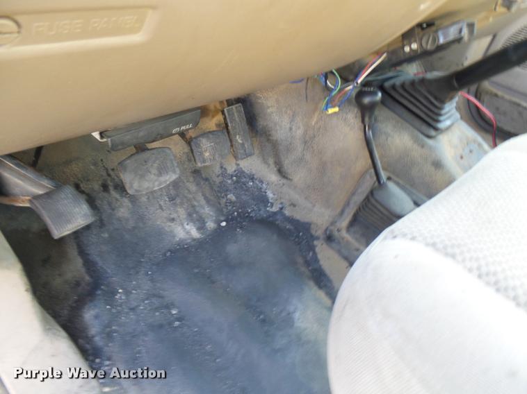 image for item CC9099 2001 Ford F550 Super Duty flat dump bed truck