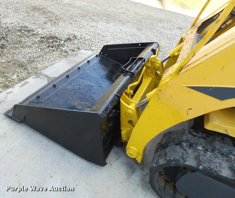 image for item CC9101 2011 Gehl CTL65 skid steer