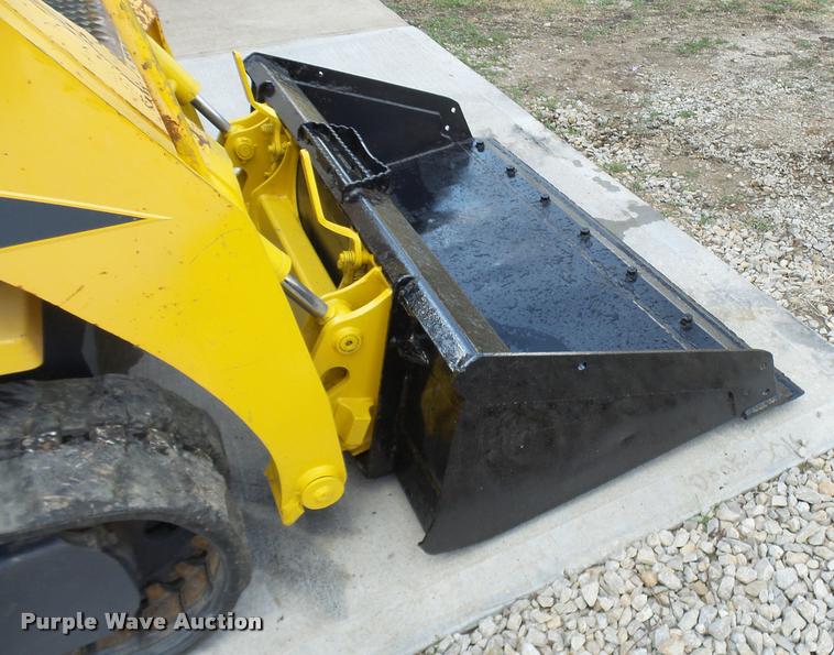 image for item CC9101 2011 Gehl CTL65 skid steer