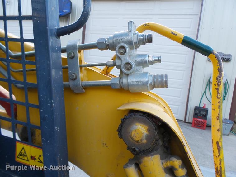 image for item CC9101 2011 Gehl CTL65 skid steer