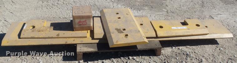 image for item CC9536 (5) Komatsu WA450 wheel loader cutting edges