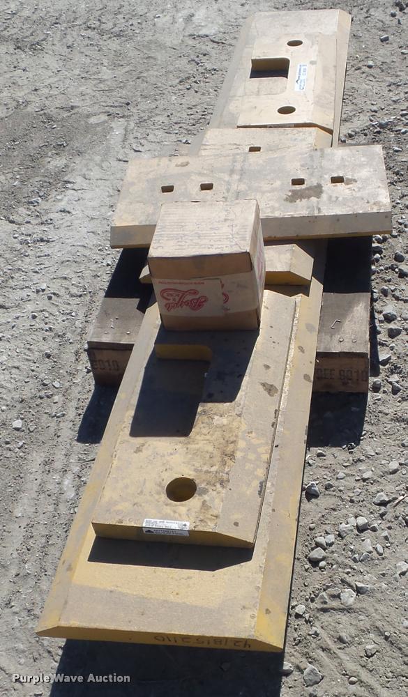 image for item CC9536 (5) Komatsu WA450 wheel loader cutting edges