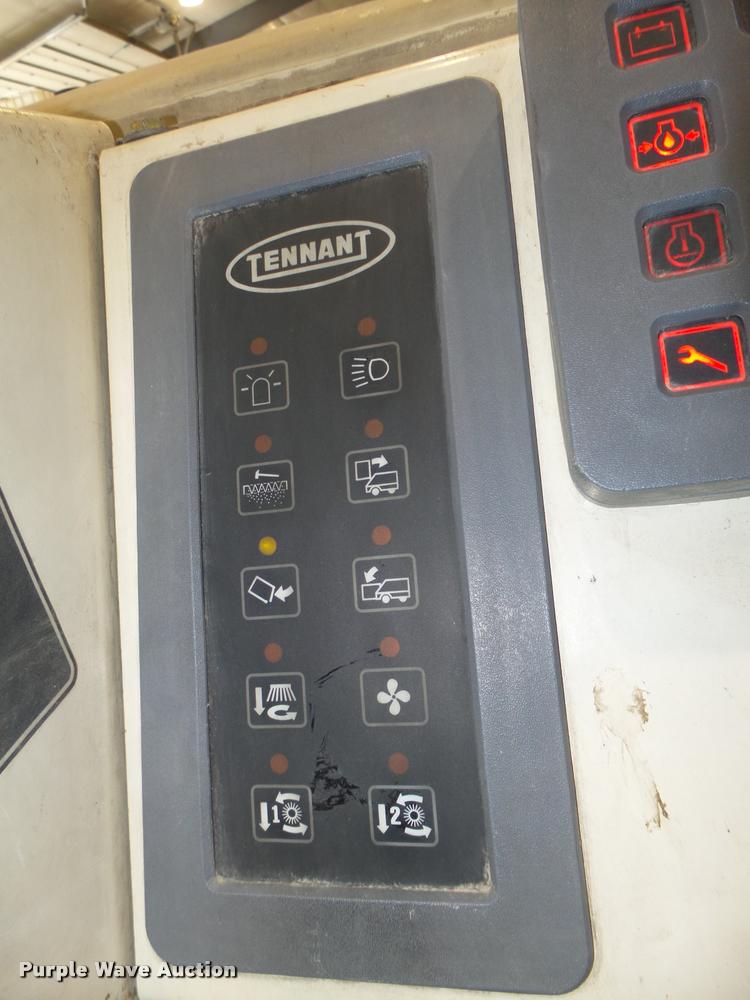 image for item DA0547 Tennant 8410 sweeper scrubber