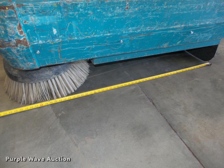 image for item DA0547 Tennant 8410 sweeper scrubber