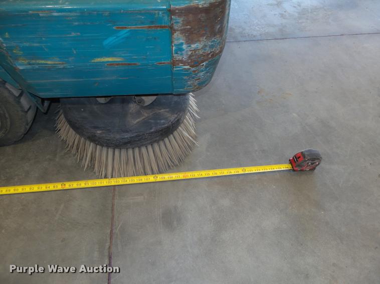 image for item DA0547 Tennant 8410 sweeper scrubber