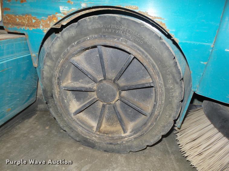image for item DA0547 Tennant 8410 sweeper scrubber