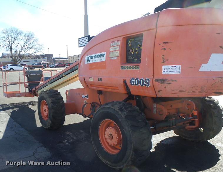 image for item DA3324 1999 JLG 600S boom lift