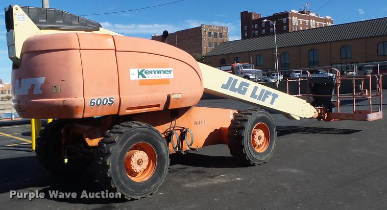 image for item DA3324 1999 JLG 600S boom lift