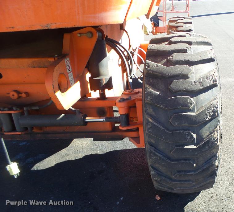 image for item DA3324 1999 JLG 600S boom lift