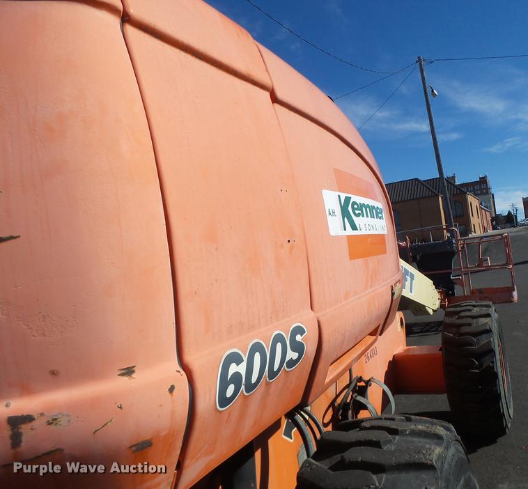 image for item DA3324 1999 JLG 600S boom lift