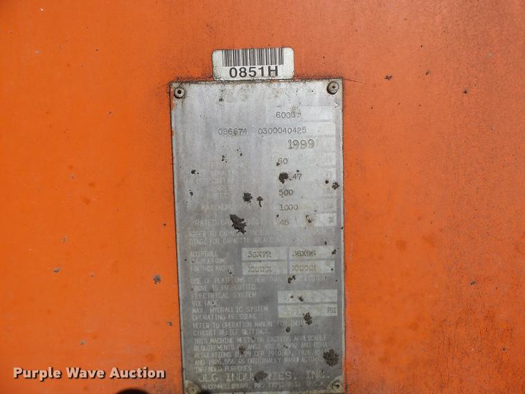image for item DA3324 1999 JLG 600S boom lift