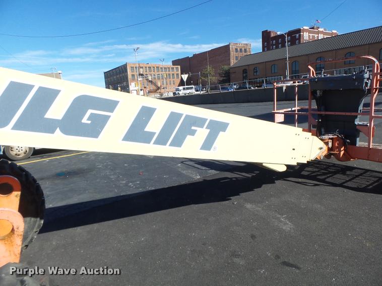 image for item DA3324 1999 JLG 600S boom lift