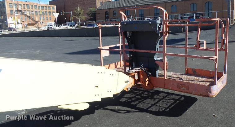 image for item DA3324 1999 JLG 600S boom lift