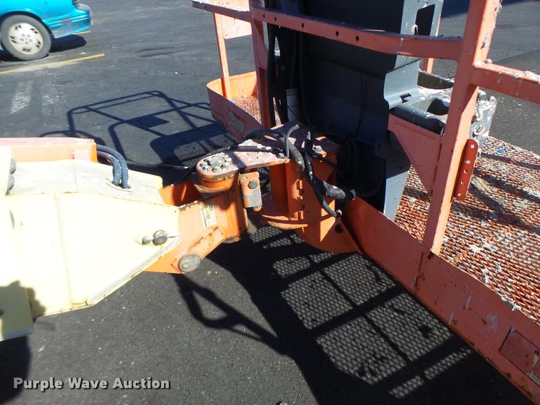 image for item DA3324 1999 JLG 600S boom lift
