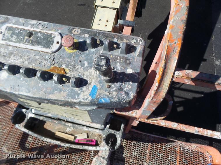 image for item DA3324 1999 JLG 600S boom lift