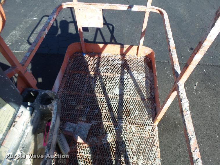 image for item DA3324 1999 JLG 600S boom lift