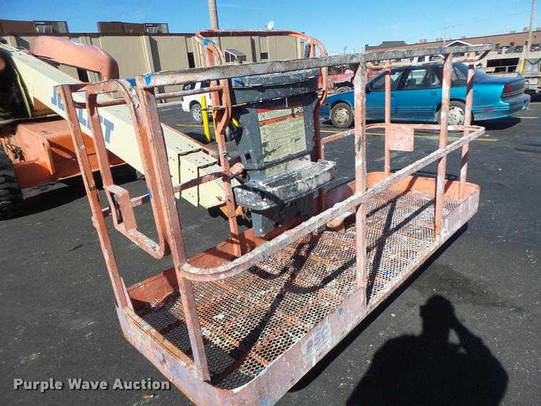 image for item DA3324 1999 JLG 600S boom lift