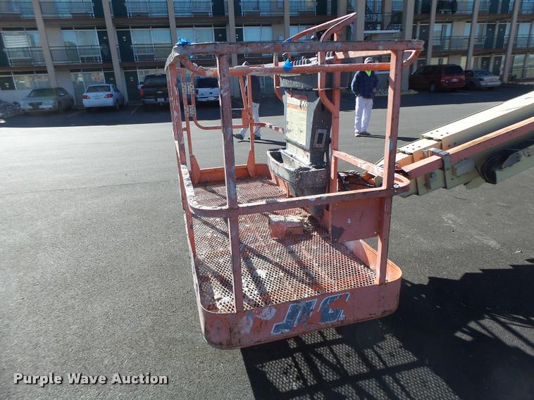 image for item DA3324 1999 JLG 600S boom lift