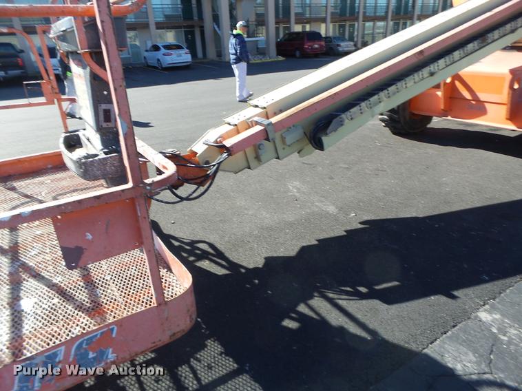 image for item DA3324 1999 JLG 600S boom lift