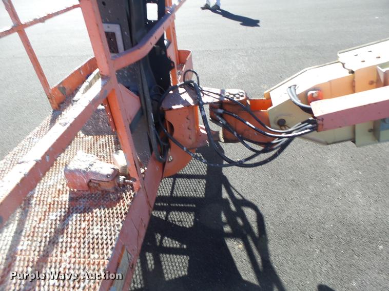 image for item DA3324 1999 JLG 600S boom lift
