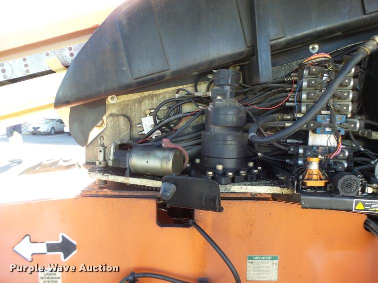 image for item DA3324 1999 JLG 600S boom lift