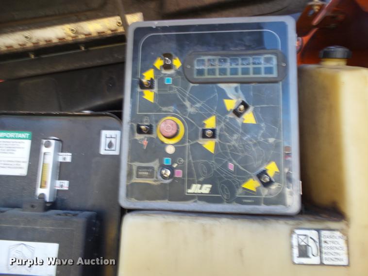 image for item DA3324 1999 JLG 600S boom lift