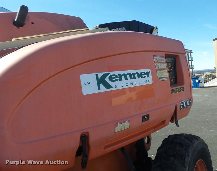 image for item DA3324 1999 JLG 600S boom lift