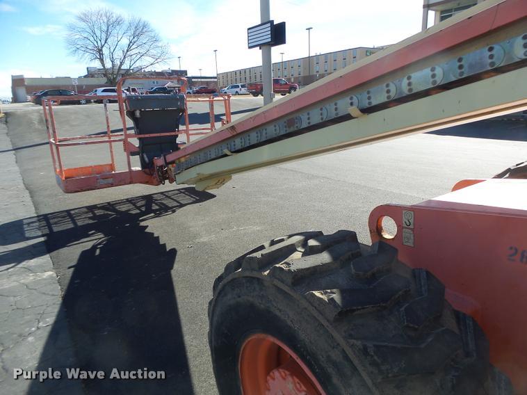 image for item DA3324 1999 JLG 600S boom lift