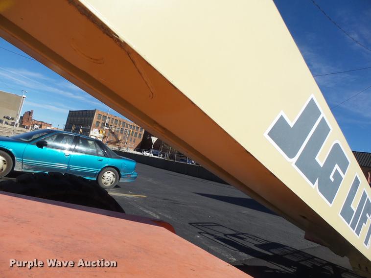 image for item DA3324 1999 JLG 600S boom lift