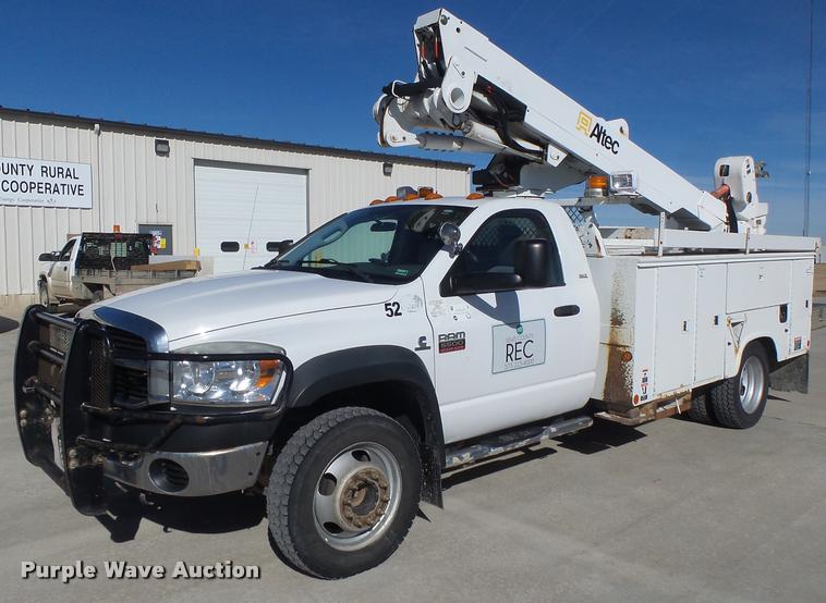 image for item DA3325 2009 Dodge Ram 5500 bucket truck