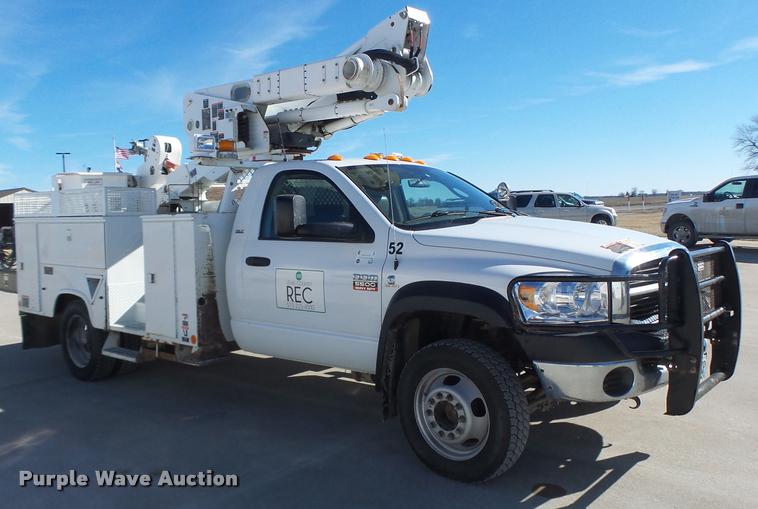 image for item DA3325 2009 Dodge Ram 5500 bucket truck