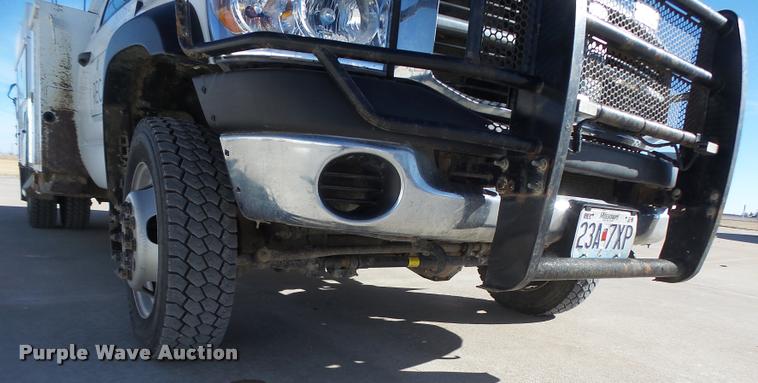 image for item DA3325 2009 Dodge Ram 5500 bucket truck