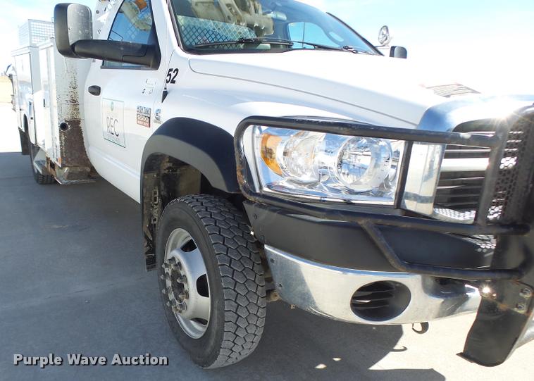 image for item DA3325 2009 Dodge Ram 5500 bucket truck