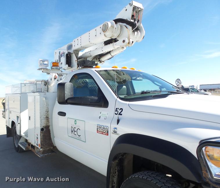 image for item DA3325 2009 Dodge Ram 5500 bucket truck