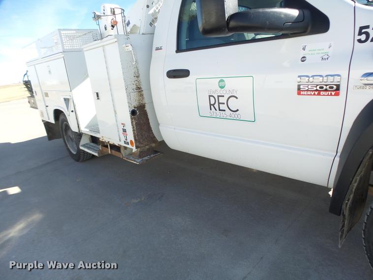 image for item DA3325 2009 Dodge Ram 5500 bucket truck