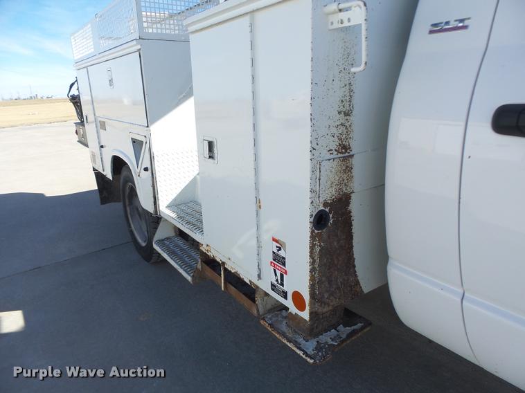 image for item DA3325 2009 Dodge Ram 5500 bucket truck