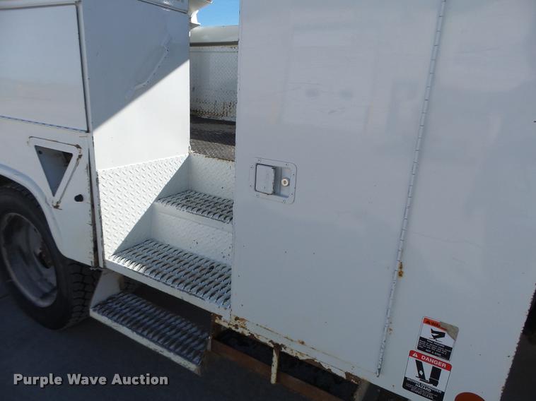 image for item DA3325 2009 Dodge Ram 5500 bucket truck