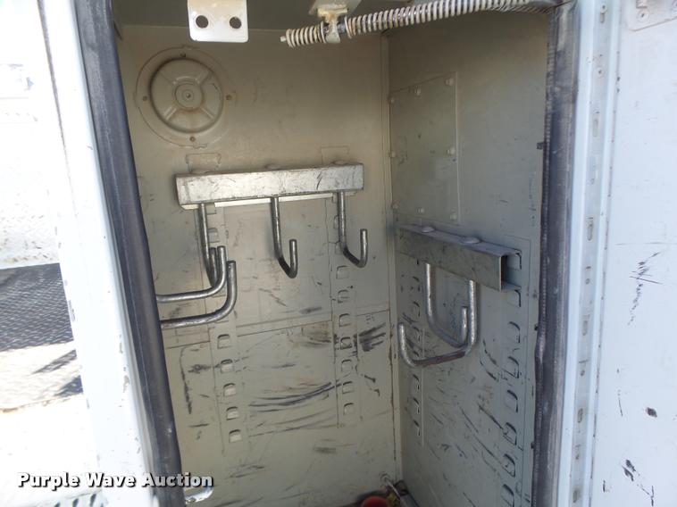 image for item DA3325 2009 Dodge Ram 5500 bucket truck