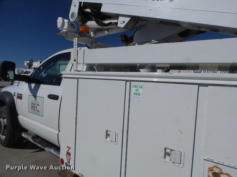 image for item DA3325 2009 Dodge Ram 5500 bucket truck