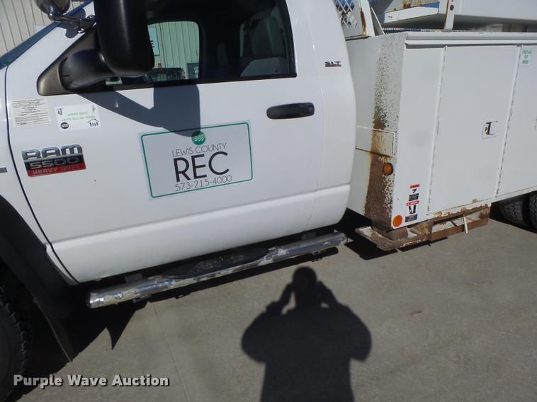 image for item DA3325 2009 Dodge Ram 5500 bucket truck