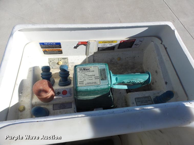 image for item DA3325 2009 Dodge Ram 5500 bucket truck