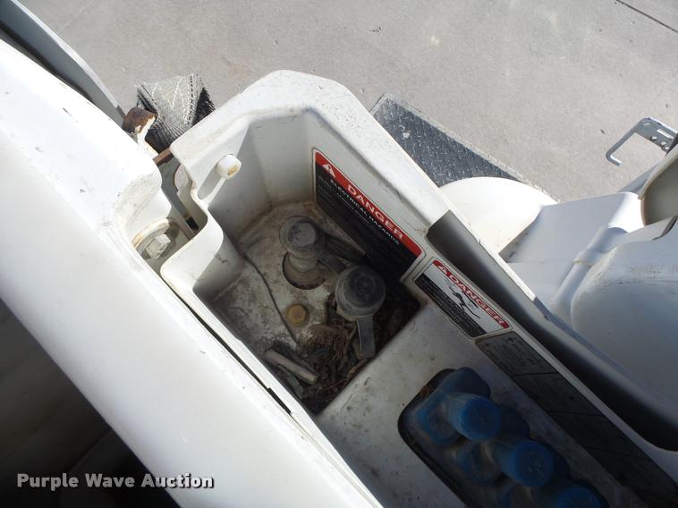 image for item DA3325 2009 Dodge Ram 5500 bucket truck