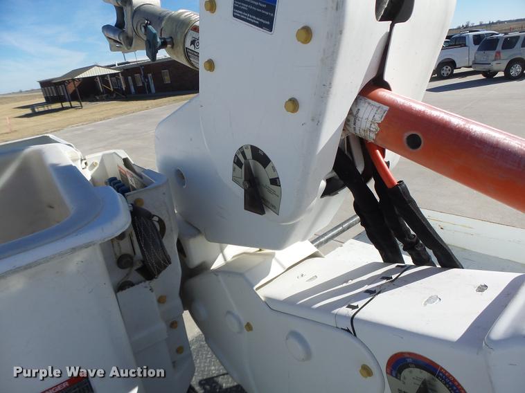 image for item DA3325 2009 Dodge Ram 5500 bucket truck