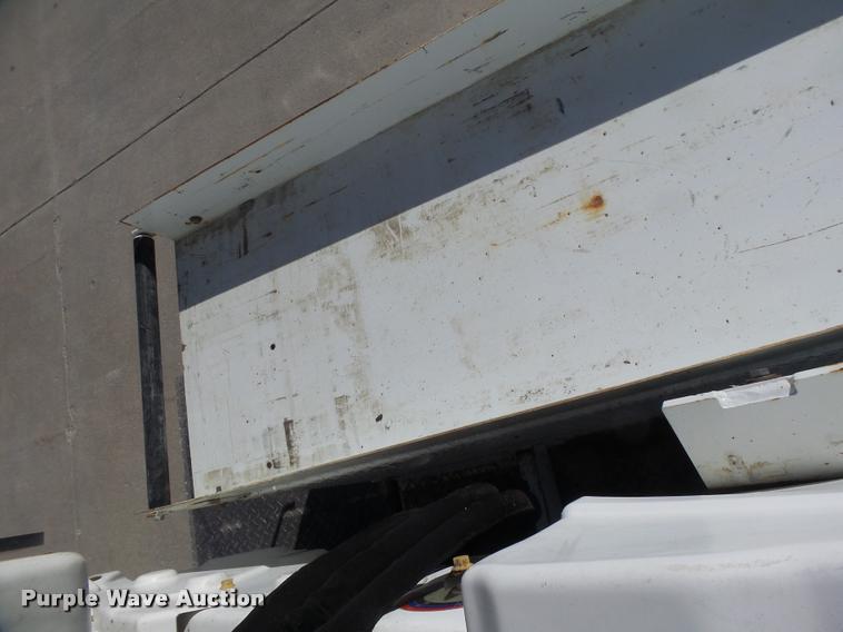 image for item DA3325 2009 Dodge Ram 5500 bucket truck